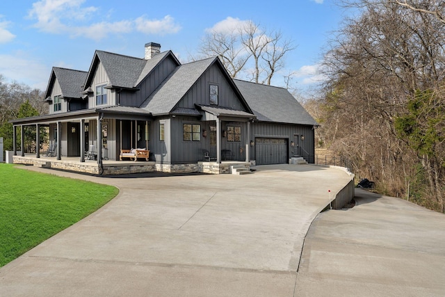 modern farmhouse style home featuring a garage, covered porch, and a front lawn