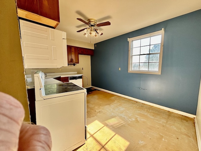 washroom with ceiling fan and washing machine and dryer