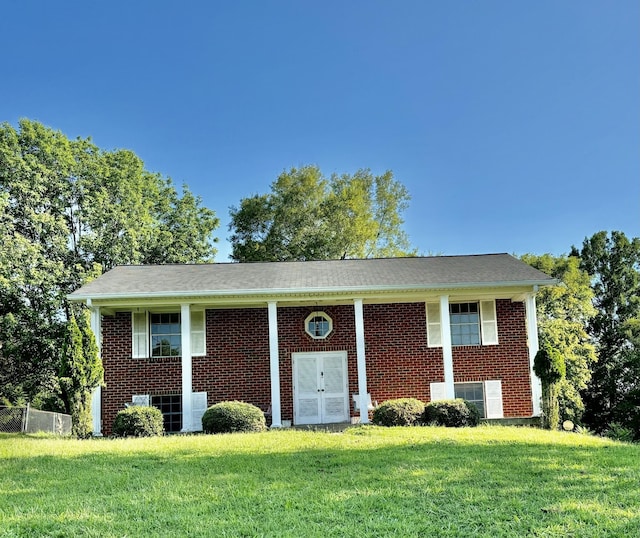 raised ranch featuring a front lawn