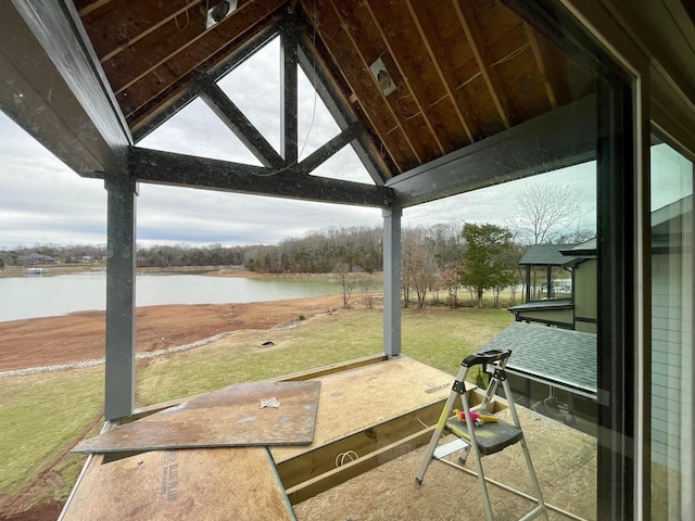 view of yard featuring a water view