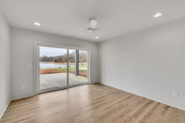 unfurnished room featuring light wood finished floors, ceiling fan, baseboards, and recessed lighting