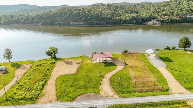 753 River Front Dr, Clifton, TN 38425