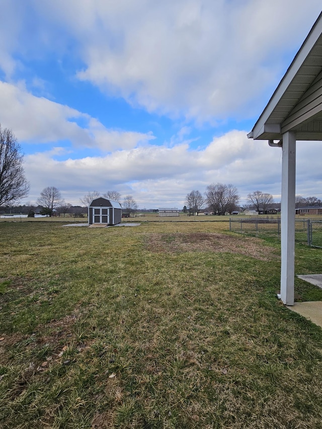 view of yard featuring a shed and a rural view