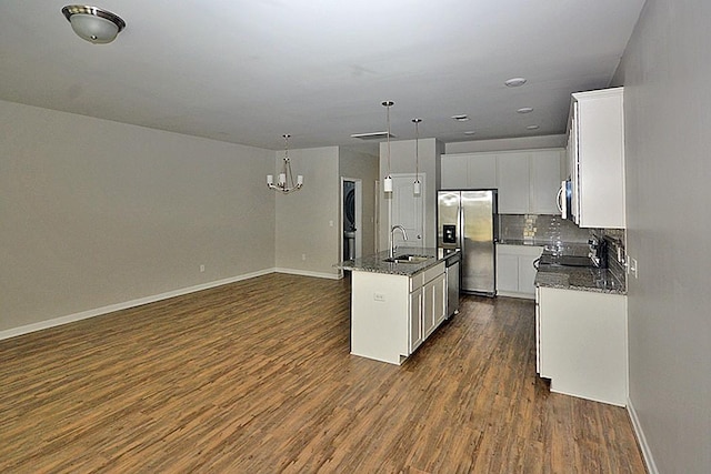 kitchen with sink, appliances with stainless steel finishes, white cabinetry, a center island with sink, and dark hardwood / wood-style flooring