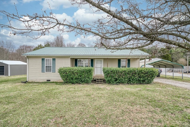 view of front facade featuring a carport and a front lawn