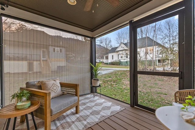 sunroom with ceiling fan