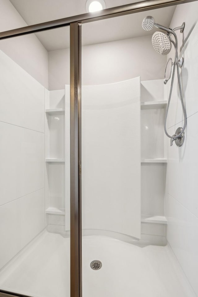 bathroom featuring a shower