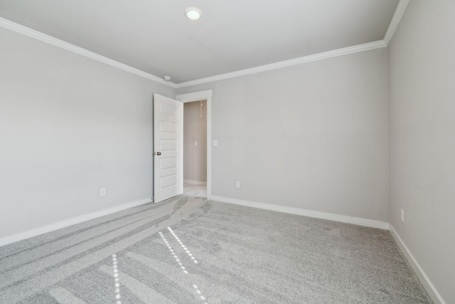 unfurnished room featuring crown molding and carpet flooring