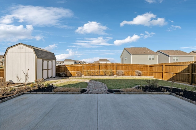 view of yard with a shed