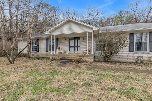 ranch-style house featuring a front lawn and a porch