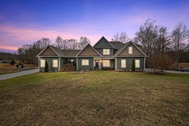 view of front of property featuring a lawn