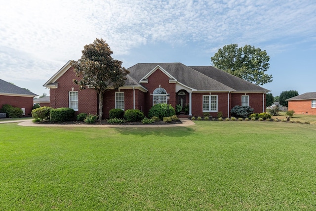 ranch-style house featuring a front yard