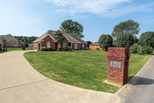 view of front of house with a front yard