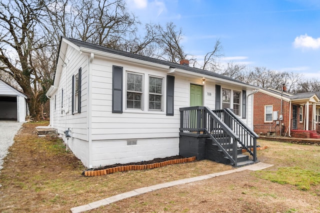 view of front of property featuring a front yard