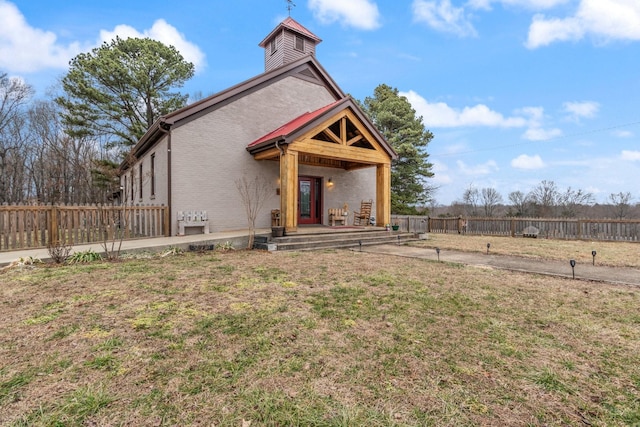 view of front of house with a front yard