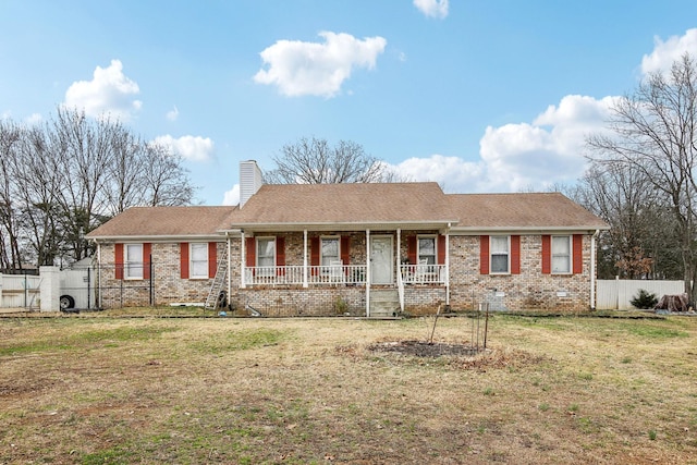 single story home featuring a porch and a front yard