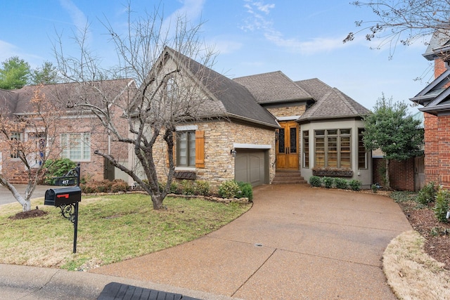 view of front facade with a front lawn