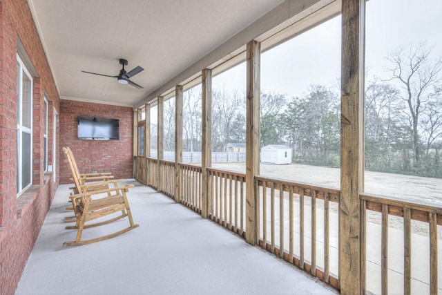 sunroom / solarium featuring ceiling fan