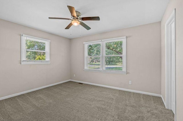 carpeted empty room featuring ceiling fan