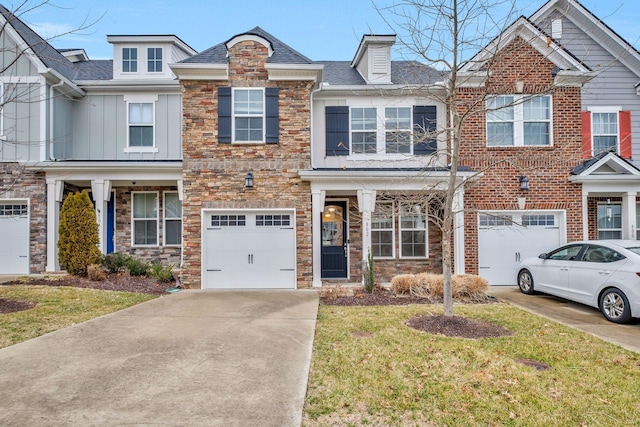 townhome / multi-family property featuring a garage and a front yard