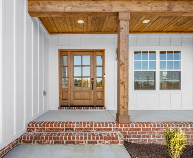 property entrance featuring covered porch