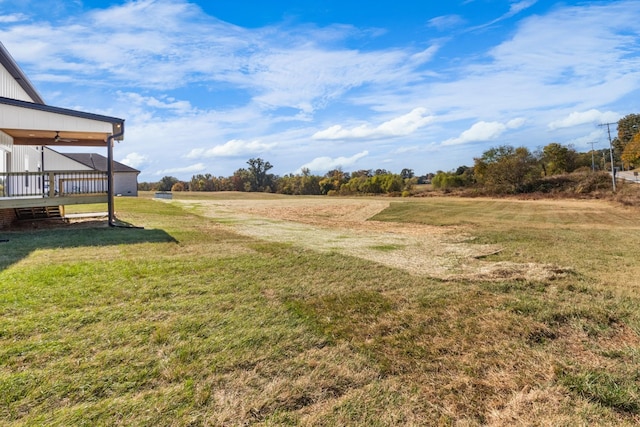 view of yard featuring a rural view