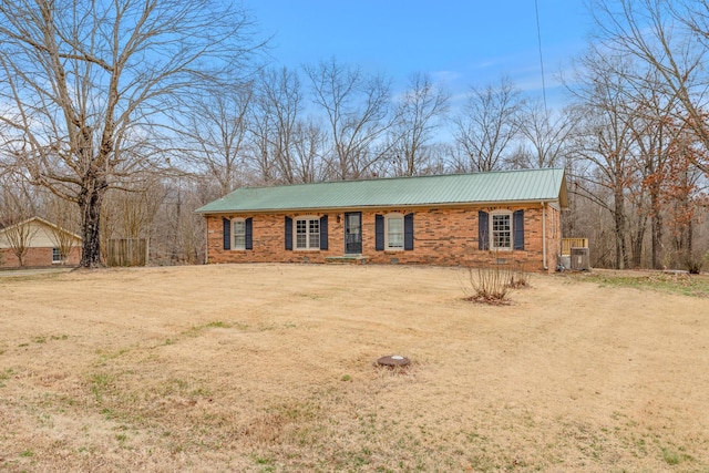 ranch-style home with a front yard