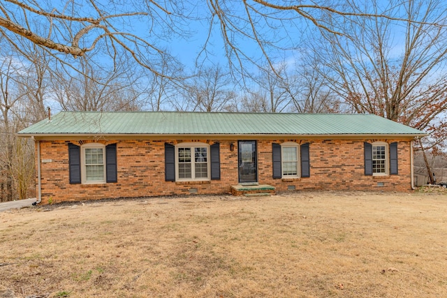 single story home featuring a front lawn