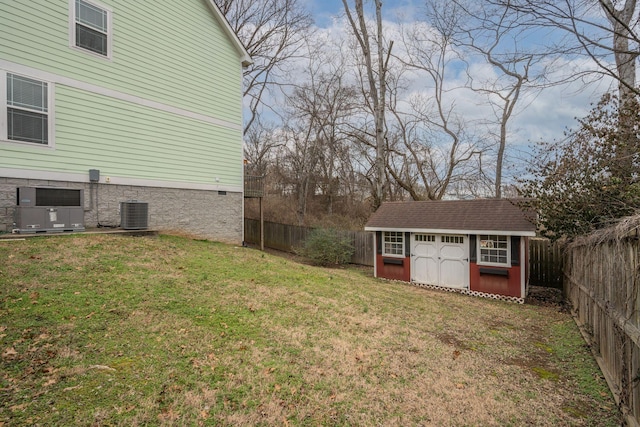 view of yard with a storage shed