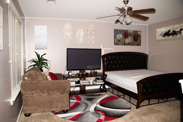 bedroom with ceiling fan