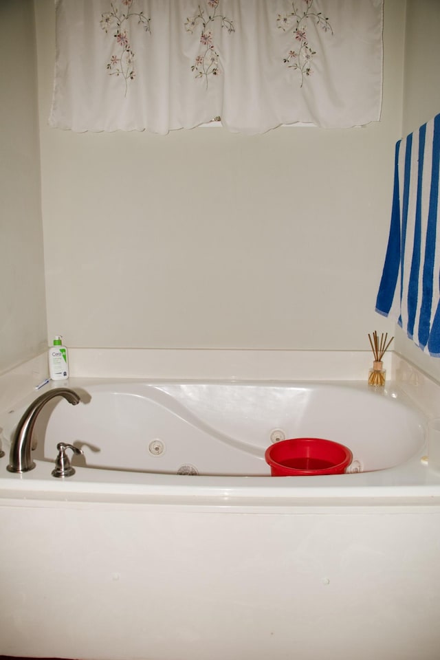 bathroom featuring a bathing tub