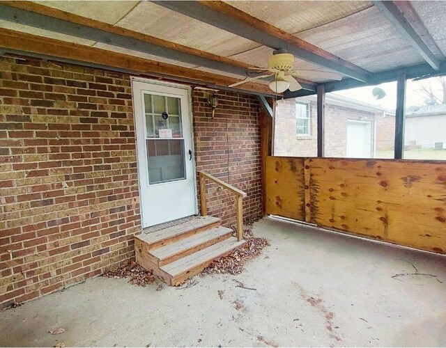 property entrance with ceiling fan