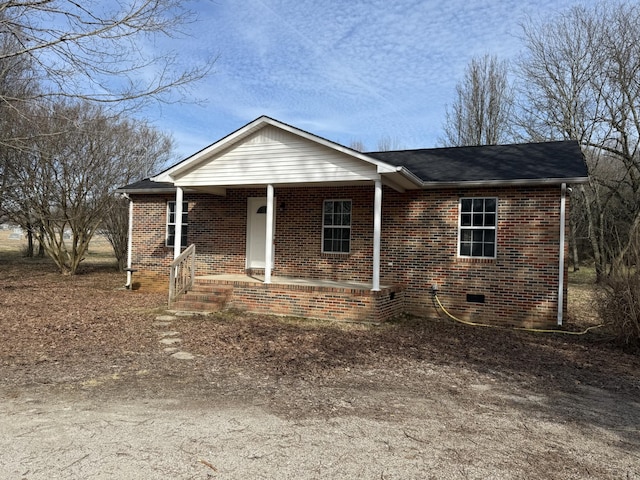 single story home with a porch