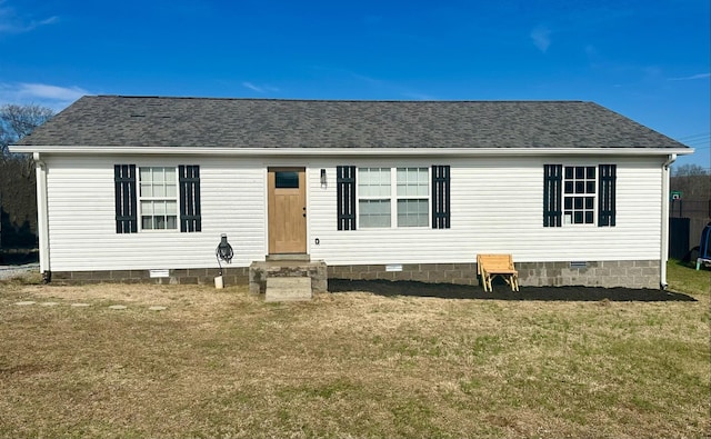 manufactured / mobile home with a front yard