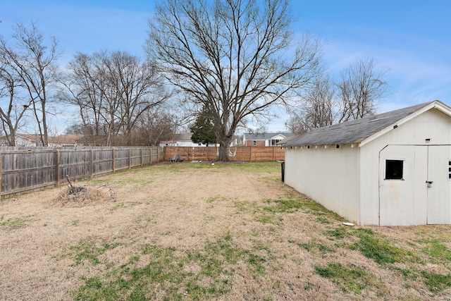 view of yard with a storage shed