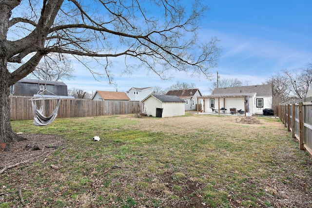 view of yard featuring a shed and a pergola