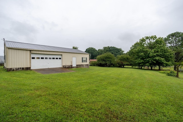 view of yard with a garage and an outdoor structure