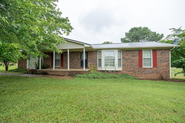 ranch-style home with a front lawn and covered porch