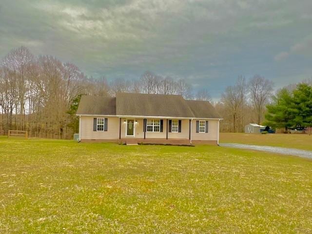 view of front of property featuring covered porch and a front lawn