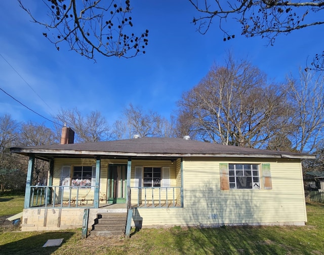 view of front of house featuring a front yard and a porch