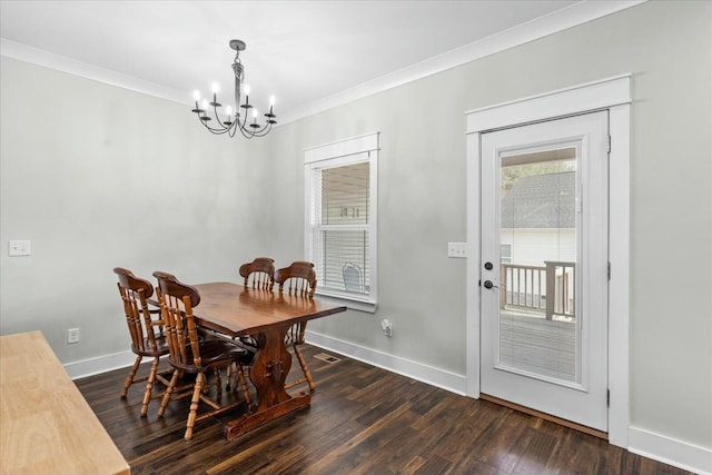 dining space featuring crown molding, dark hardwood / wood-style floors, and a chandelier