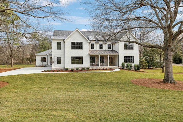 view of front of home featuring a porch and a front lawn