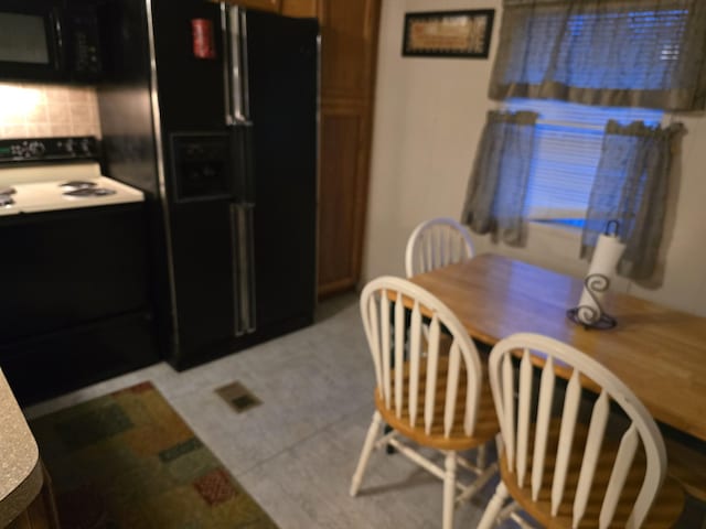 kitchen featuring tasteful backsplash and black appliances