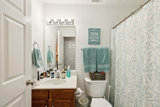 bathroom featuring a shower with curtain, vanity, and toilet