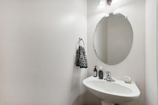 bathroom featuring sink