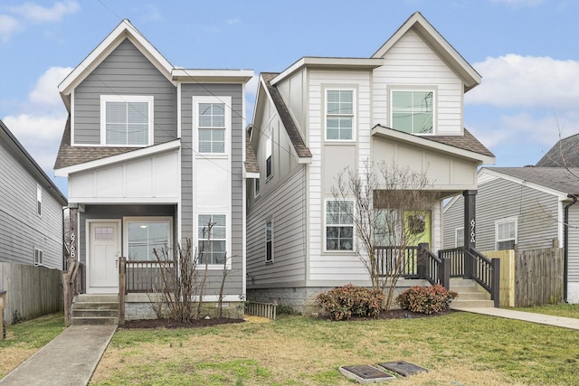 view of front of home featuring a front yard