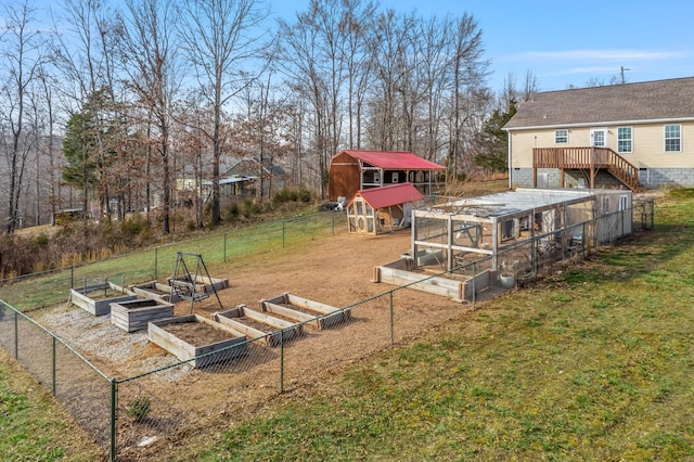 view of yard featuring an outbuilding and fence