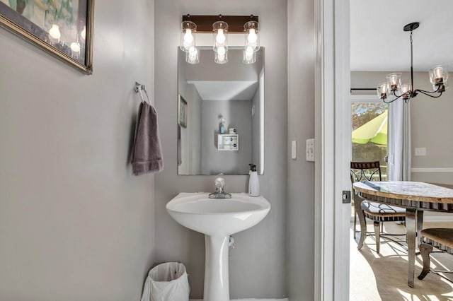 bathroom featuring a notable chandelier