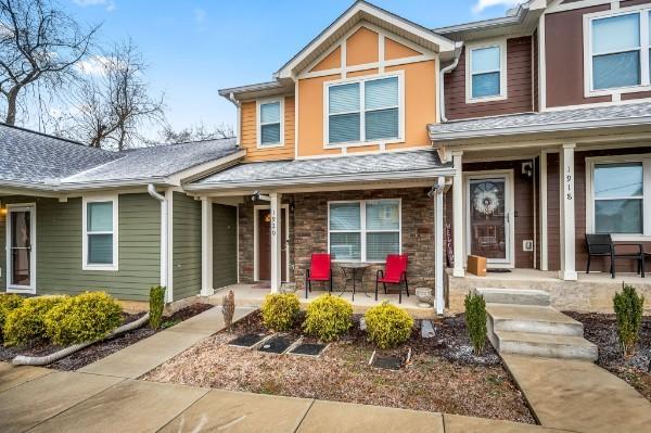 view of front of home featuring covered porch