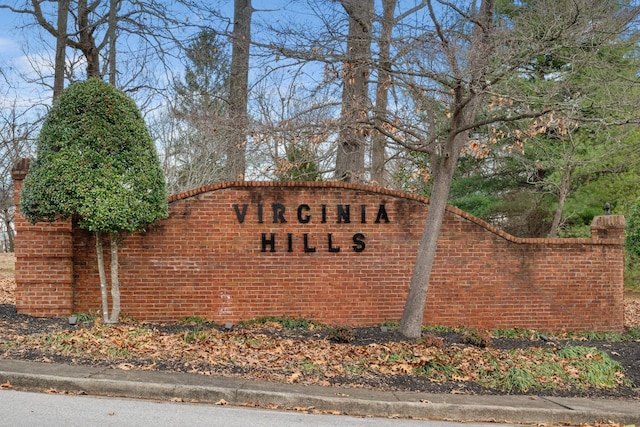 view of community / neighborhood sign